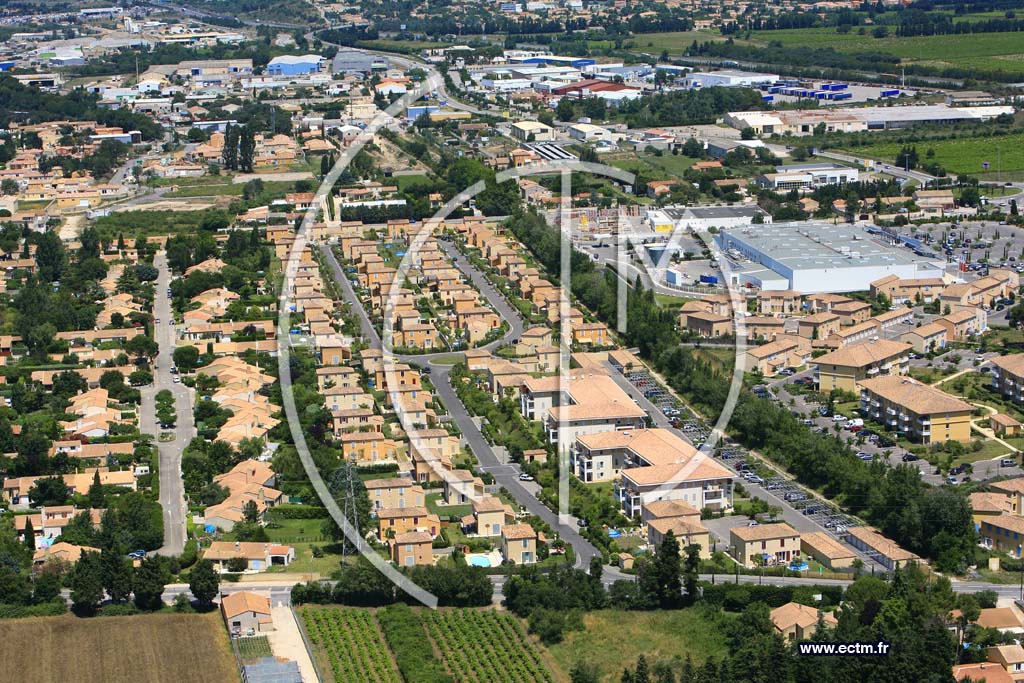 Photo arienne de Morieres les Avignon