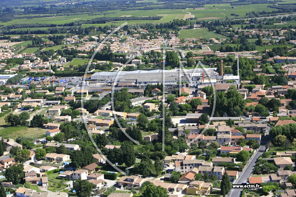 Photo arienne de Camaret sur Aigues