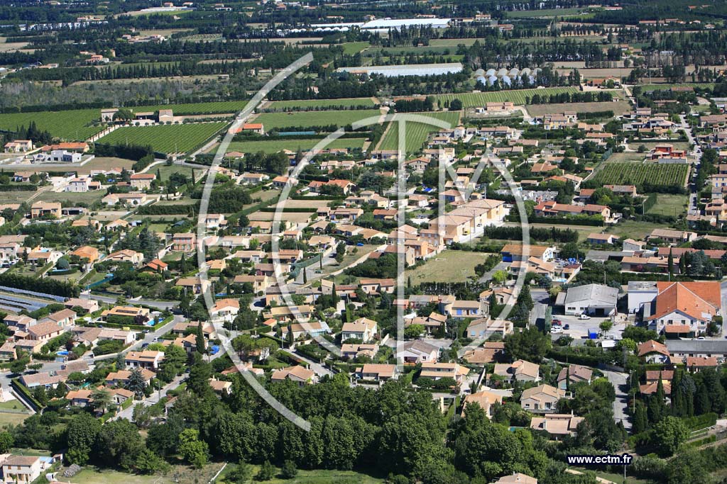 Photo arienne de Pernes les Fontaines