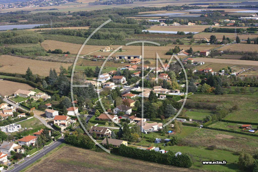 Photo arienne de roussillon (les chapeaux)