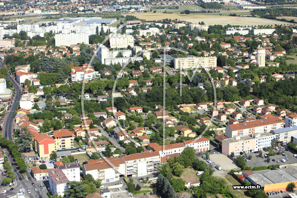 Photo arienne de Dcines-Charpieu (Rue de la Rpublique)