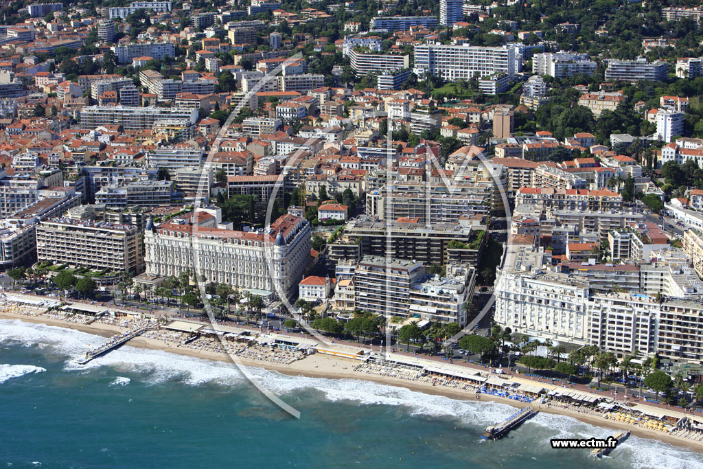 Photo arienne de Cannes (boulevard de la Croisette)