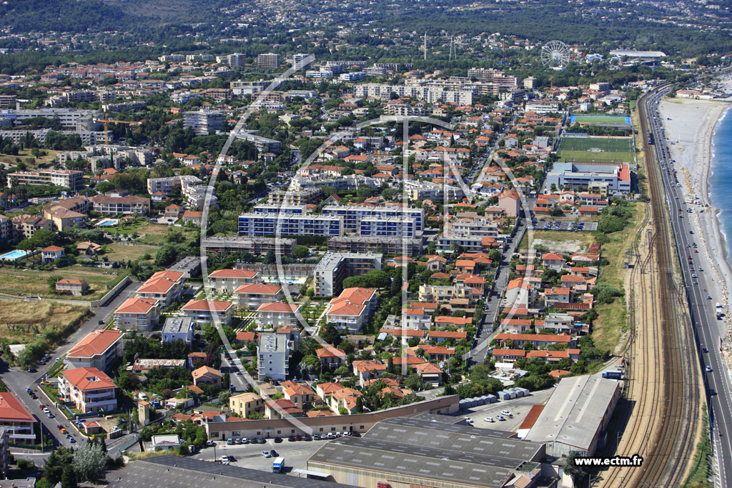 Photo arienne de Antibes (route de Nice)