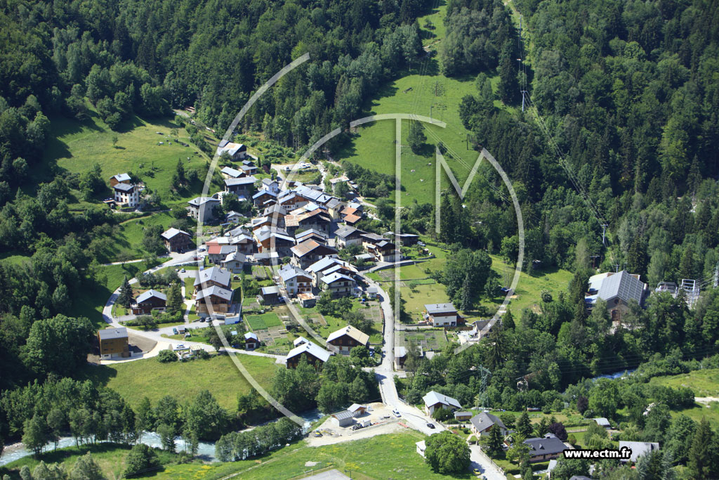 Photo arienne de Bozel (Les Moulins)