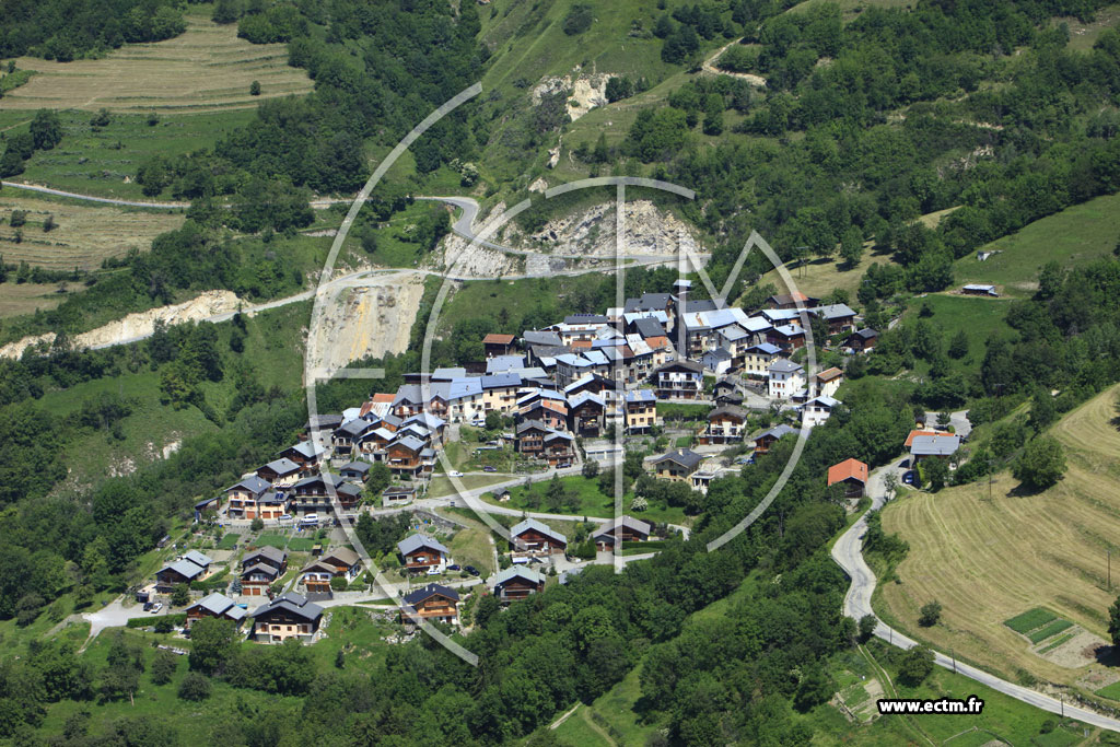 Photo arienne de Montagny (La Thuile)