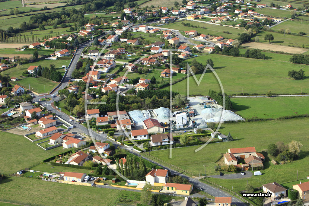 Photo arienne de Saint-Romain-le-Puy (L'Heurt)