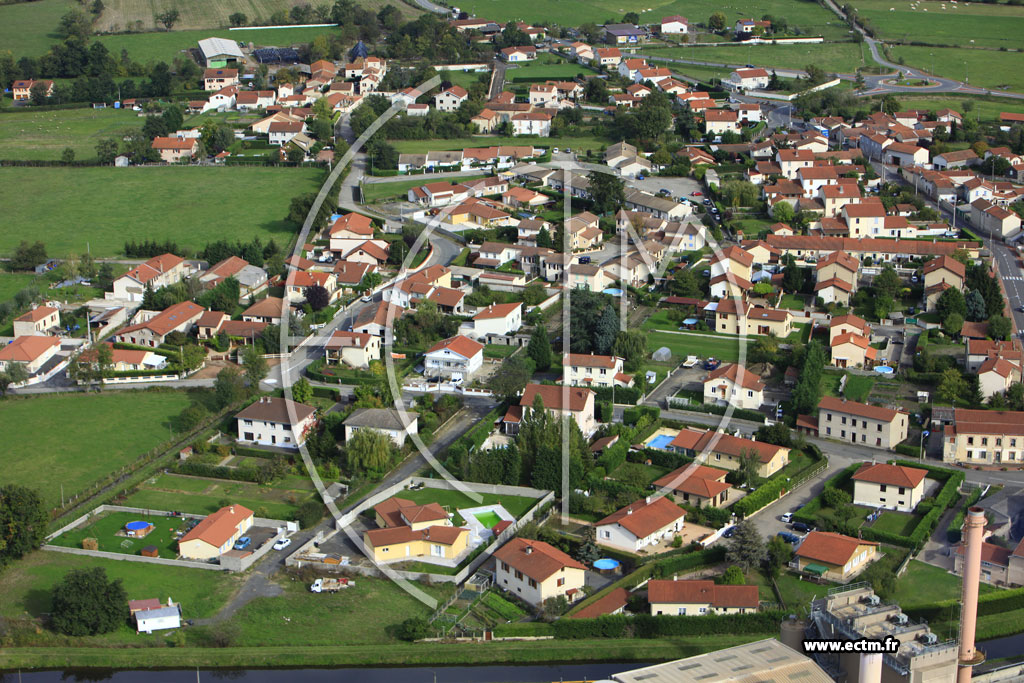 Photo arienne de Saint-Romain-le-Puy (Les Limousins)