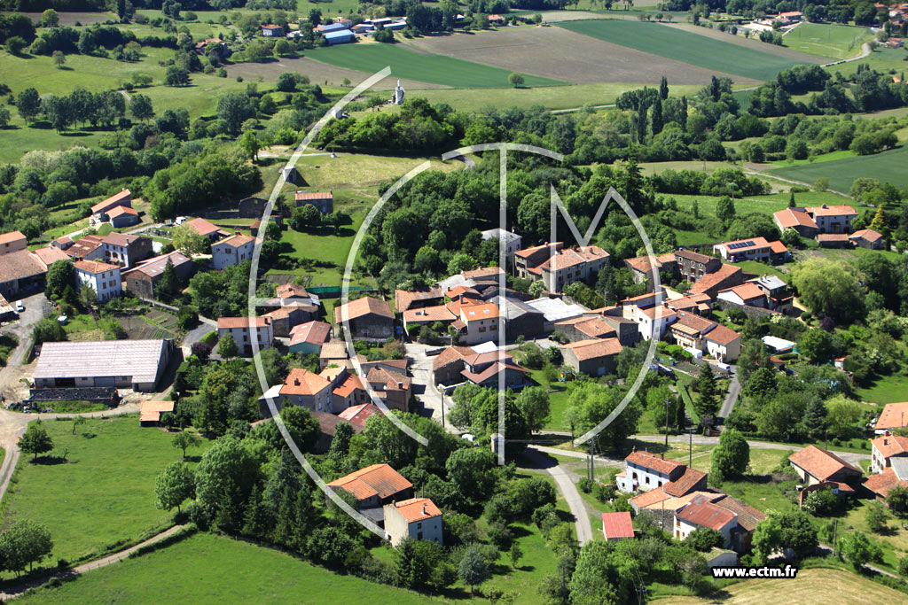 Photo arienne de Saint-Julien-de-Coppel (Notre-Dame-de-Roche)