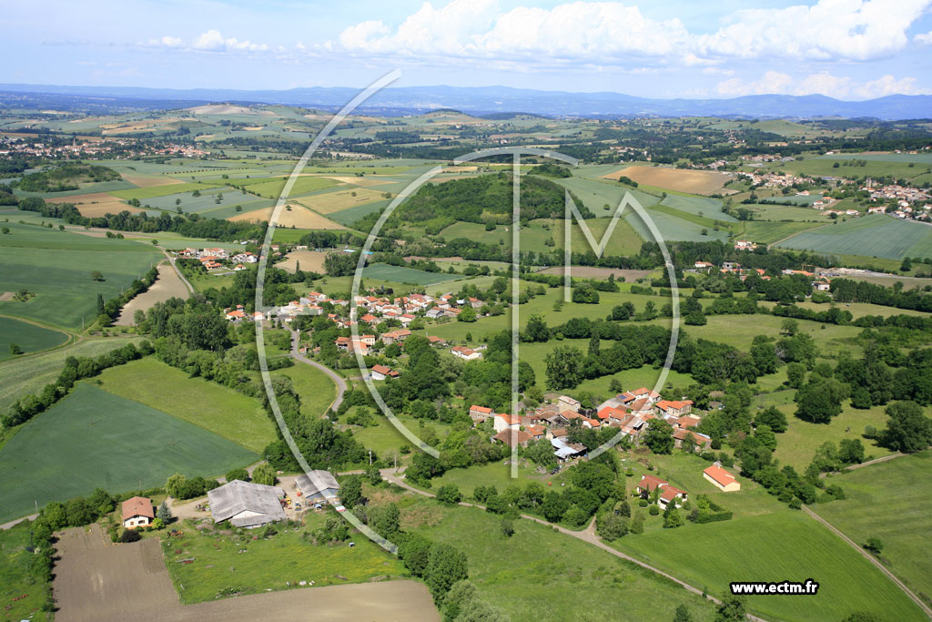 Photo arienne de Saint-Julien-de-Coppel (Serpes)