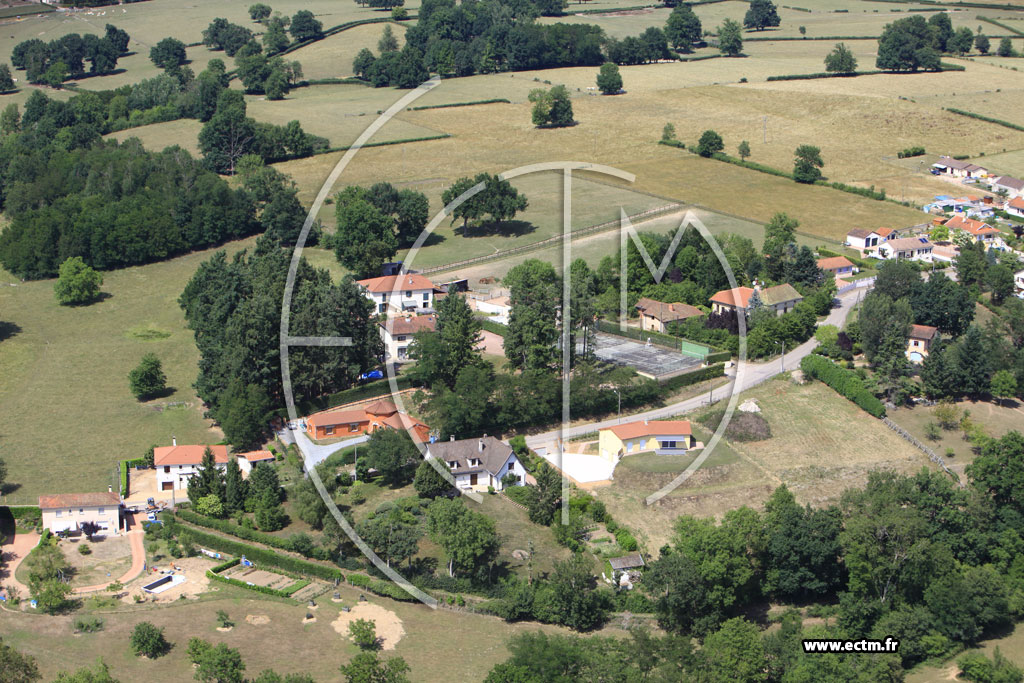 Photo arienne de Pouilly-sous-Charlieu (Haut de Rajasse)