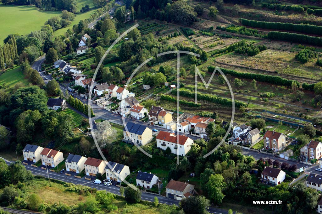 Photo arienne de Charleville-Mzires (Route de Saint-Laurent)