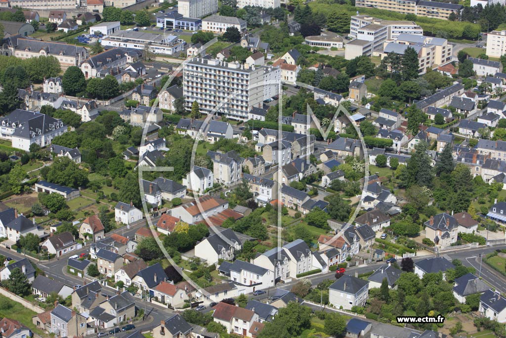 Photo arienne de Blois (Basilique)