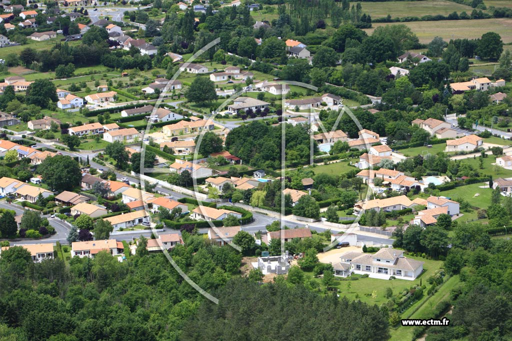 Photo arienne de Fontaine-le-Comte (Chaumont)