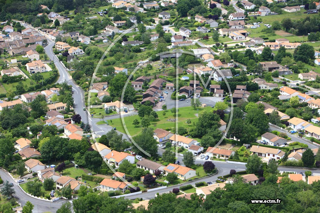 Photo arienne de Fontaine-le-Comte (Chaumont)