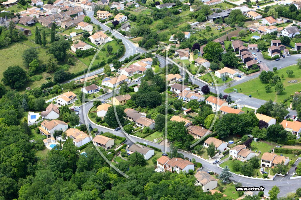 Photo arienne de Fontaine-le-Comte (Chaumont)