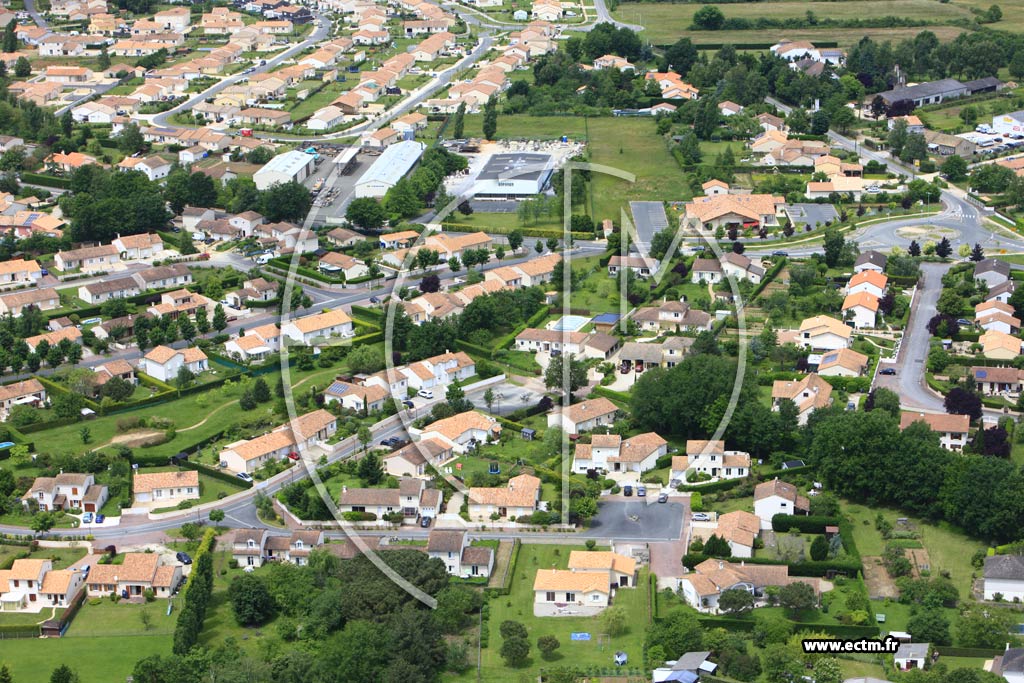 Photo arienne de Fontaine-le-Comte (Chaumont)