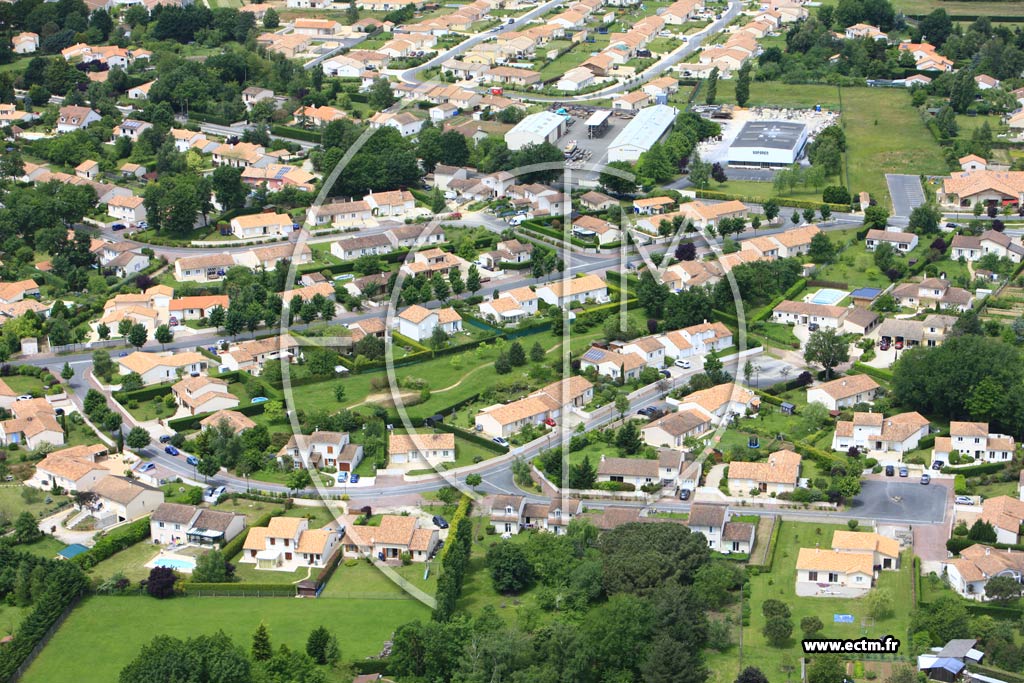 Photo arienne de Fontaine-le-Comte (Chaumont)