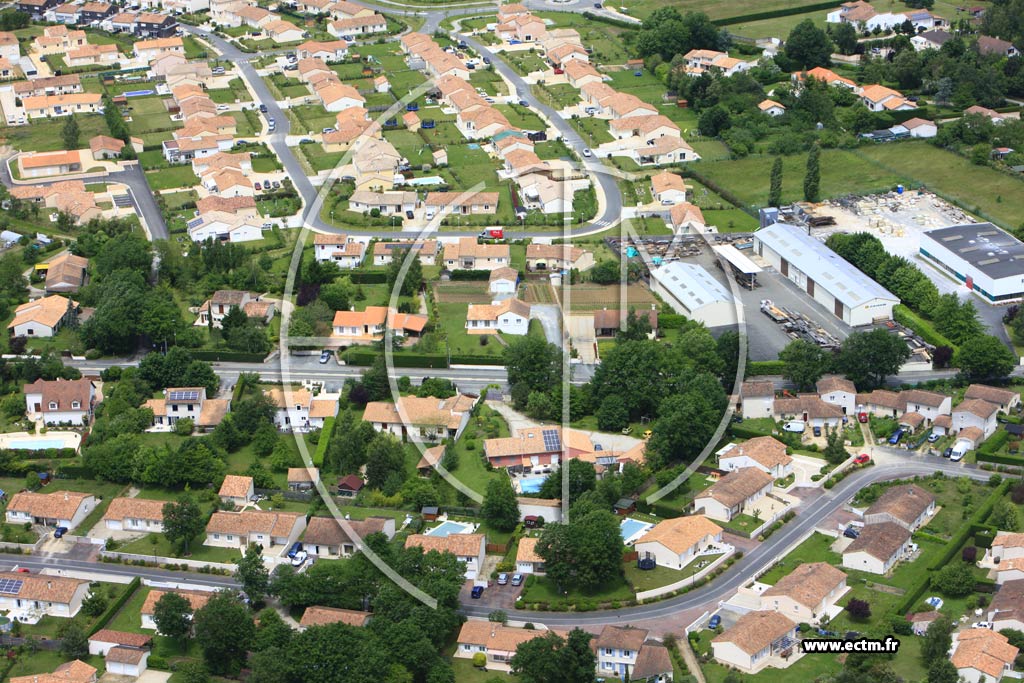 Photo arienne de Fontaine-le-Comte (Chaumont)