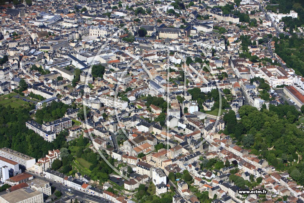 Photo arienne de Poitiers (Centre Ville)