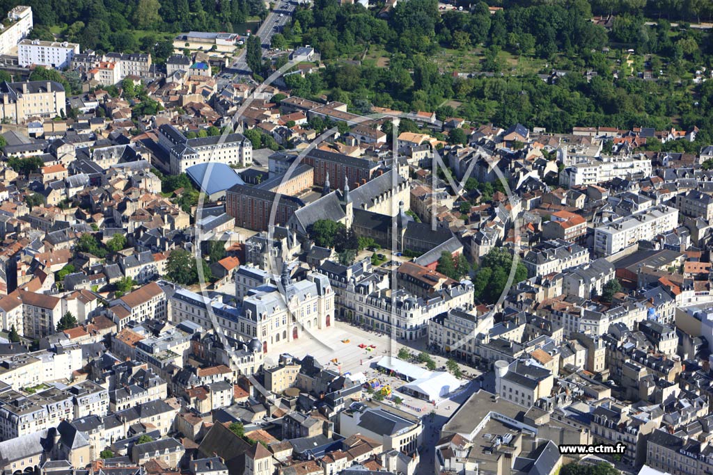 Photo arienne de Poitiers (Centre Ville)