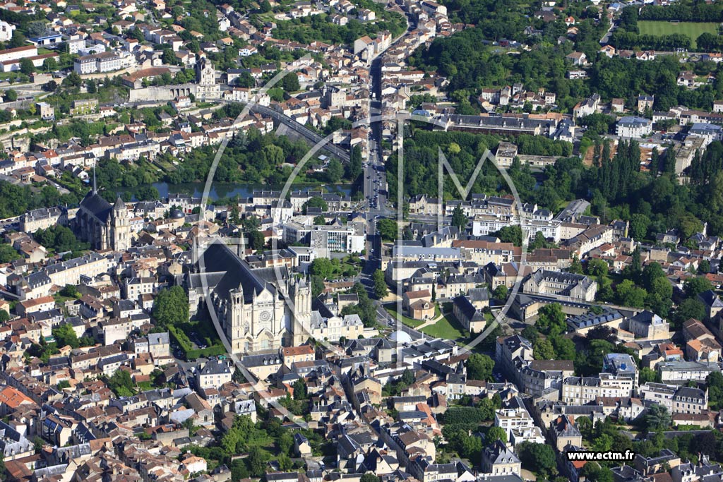 Photo arienne de Poitiers (Centre Ville)