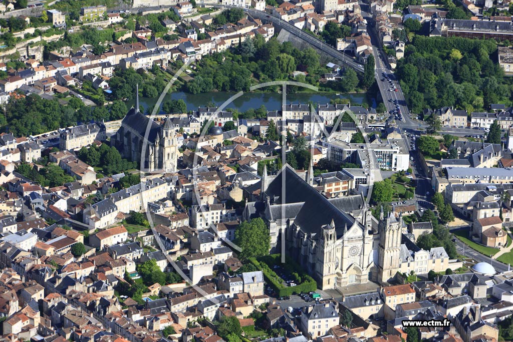 Photo arienne de Poitiers (Centre Ville)