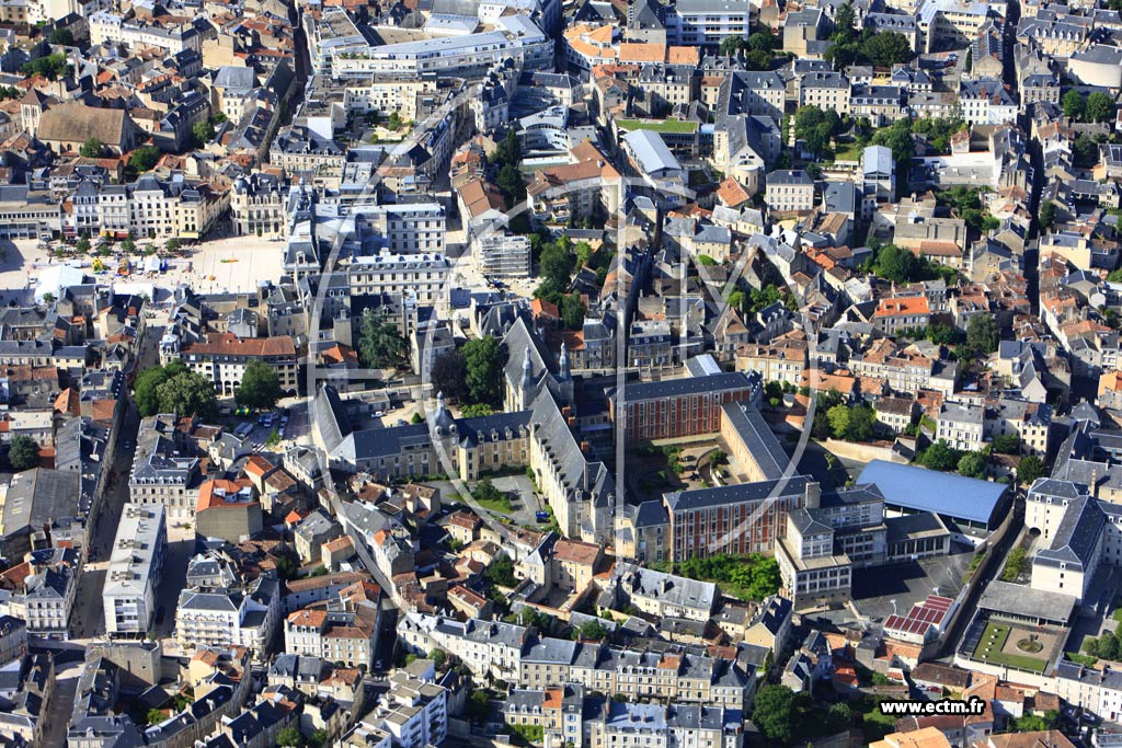 Photo arienne de Poitiers (Centre Ville)