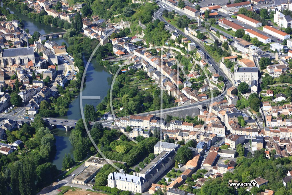 Photo arienne de Poitiers (Pont Neuf)