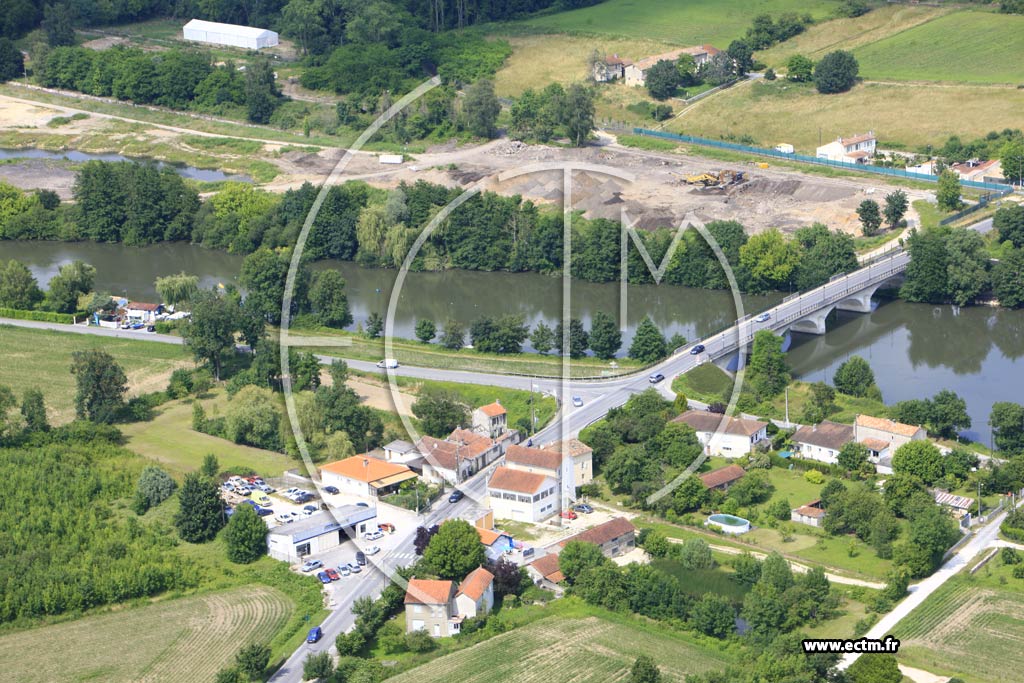 Photo arienne de Flac (Pont de Basseau)