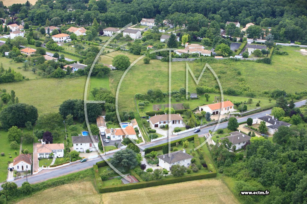 Photo arienne de Magnac-sur-Touvre (Le Renclos)