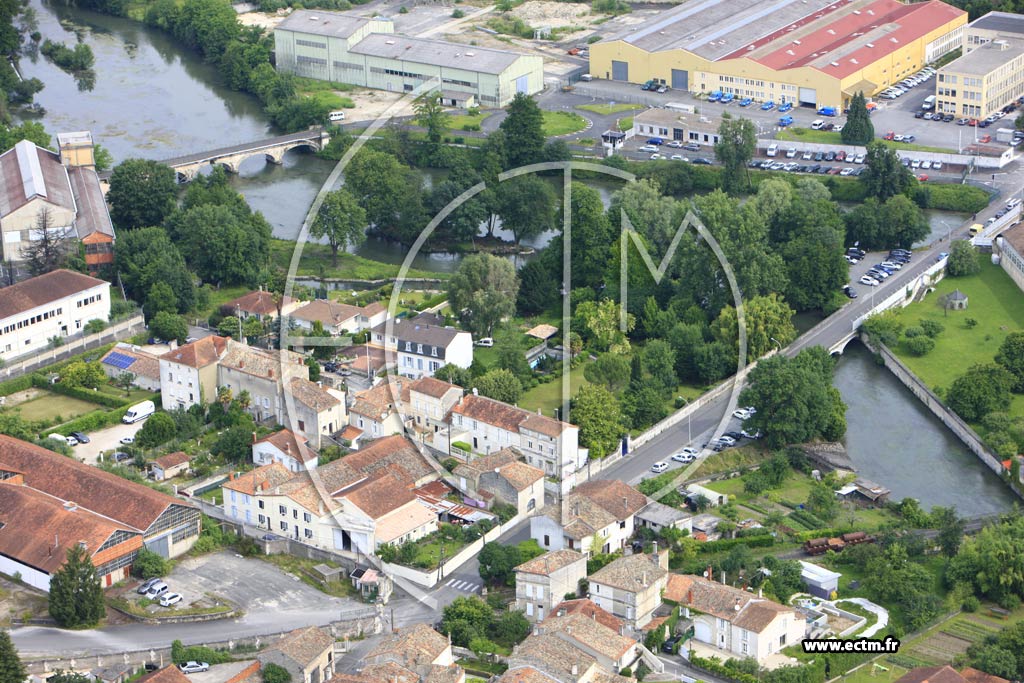 Photo arienne de Ruelle-sur-Touvre