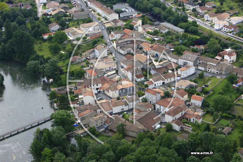 Photo arienne de Ruelle-sur-Touvre (Seguins)