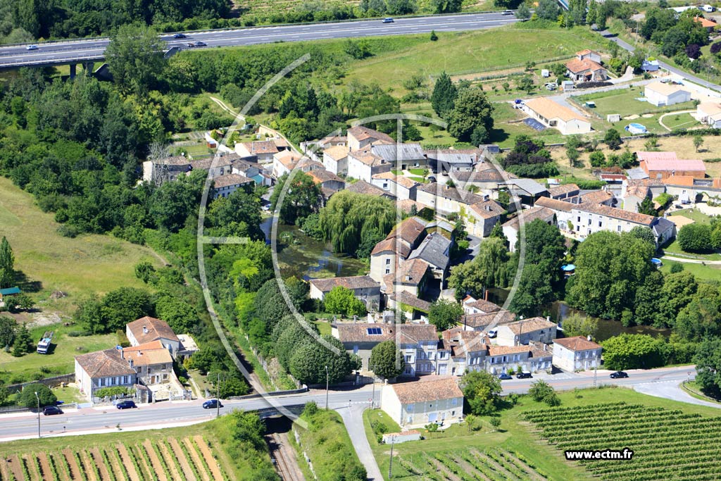 Photo arienne de Bourg-Charente (Veillard)