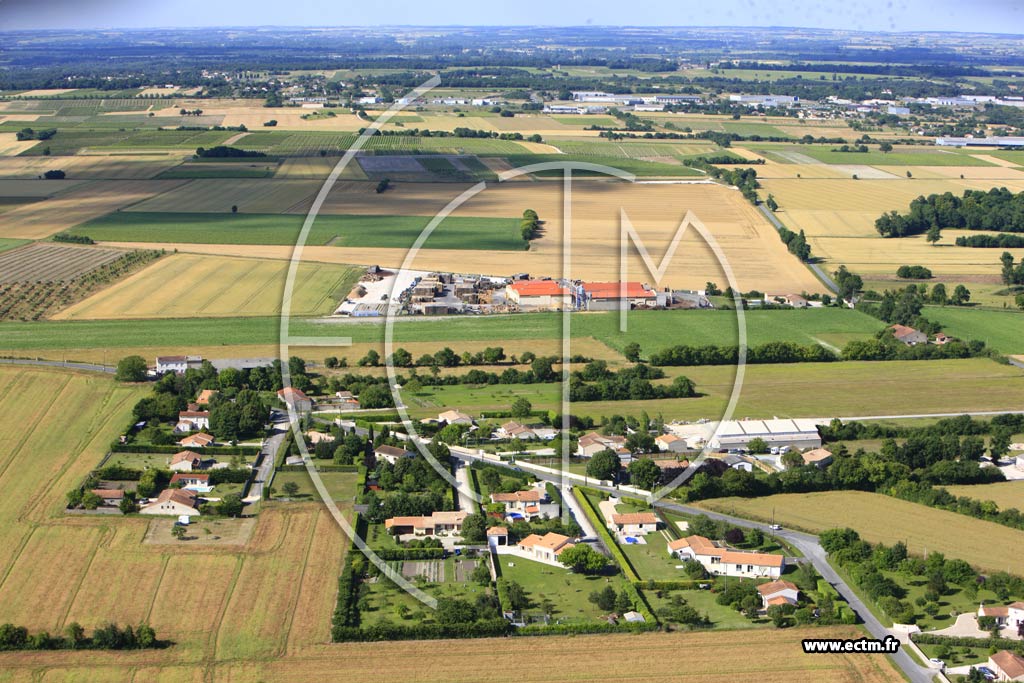 Photo arienne de Gensac-la-Pallue (Six Chemins)