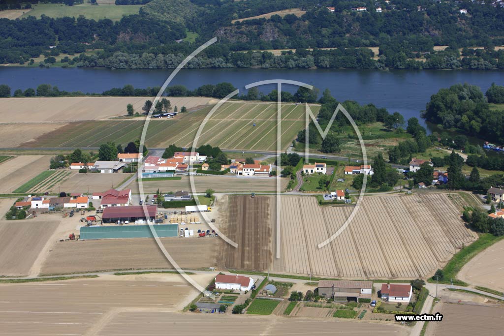 Photo arienne de La Chapelle-Basse-Mer (La Haute Valle)