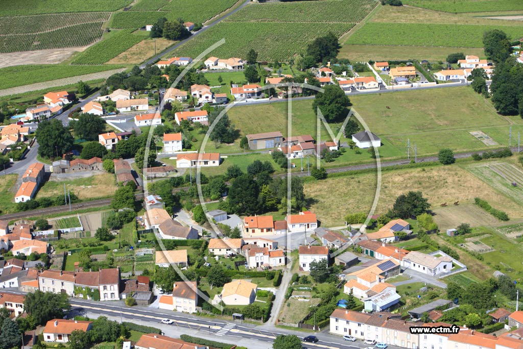 Photo arienne de La Haie-Fouassire (La Croix Moriceau)