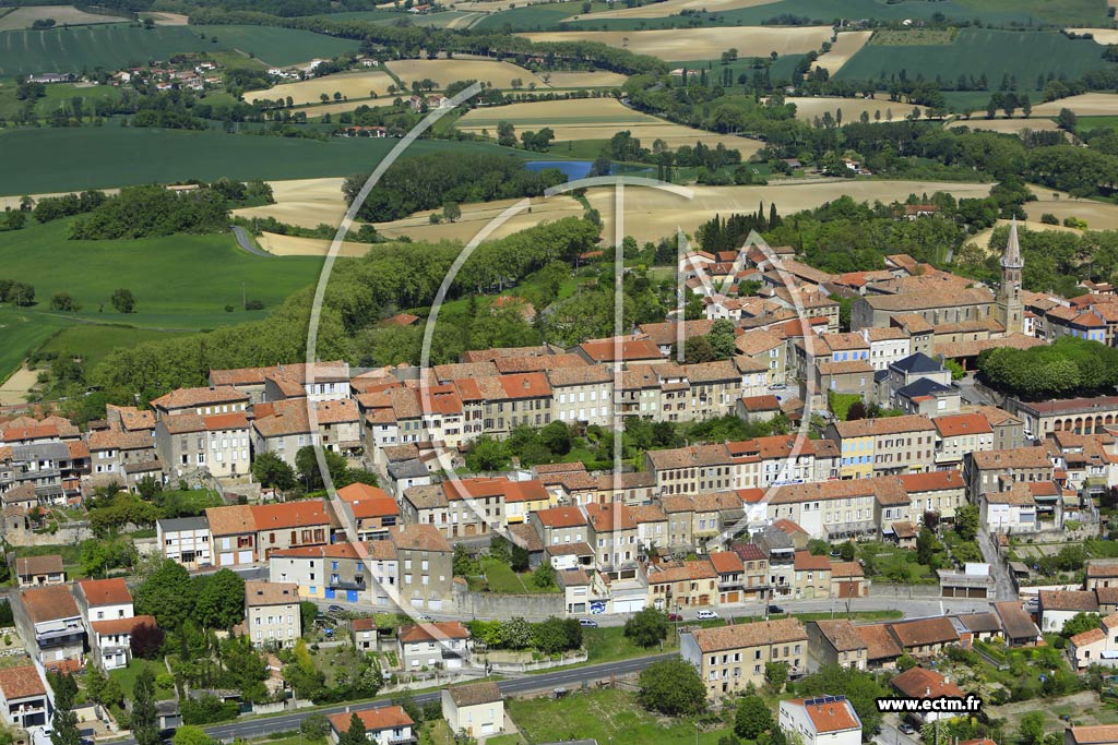 Photo arienne de Puylaurens (L'Eglise)