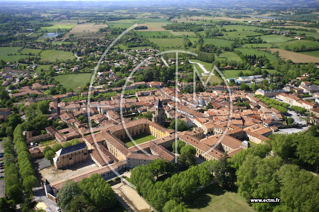 Photo arienne de Sorze (Abbaye-Ecole Royale)