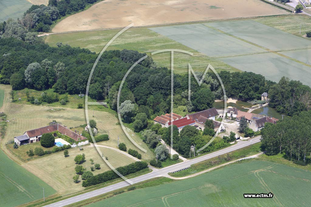 Photo arienne de Seignelay (Ferme du Haras)