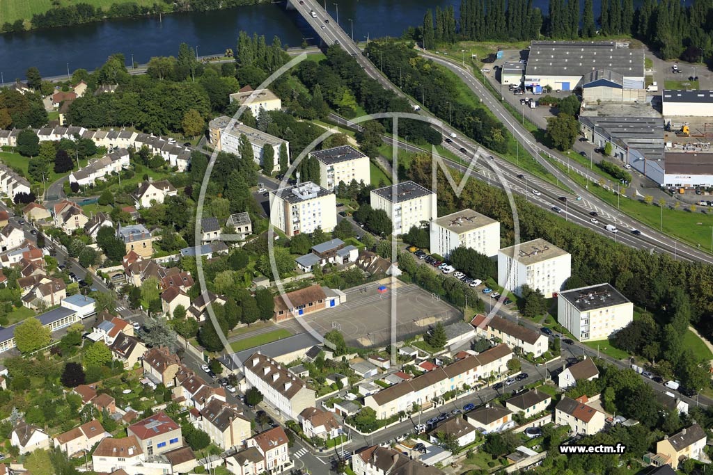 Photo arienne de Mantes-la-Jolie (les Cordeliers - les Martraits)