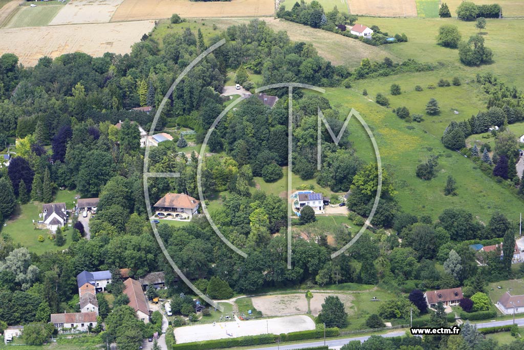 Photo arienne de Oinville-sur-Montcient (le Moulin Gaillard)