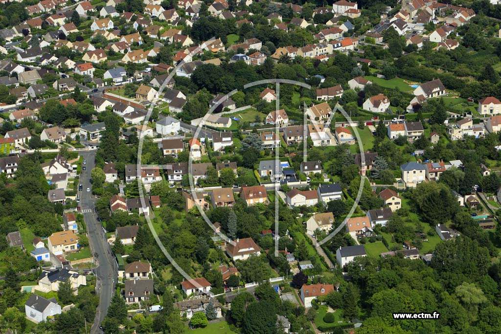 Photo arienne de Mandres-les-Roses (Croix Verte)