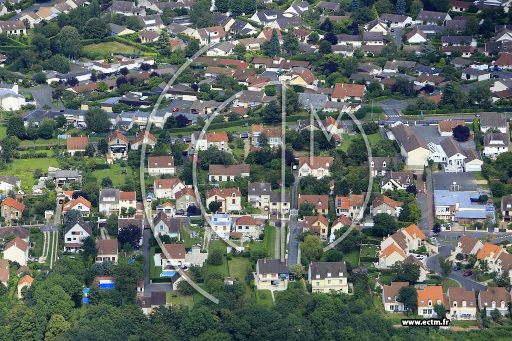 Photo arienne de Saint-Pierre-du-Perray (le Val Rochefort)