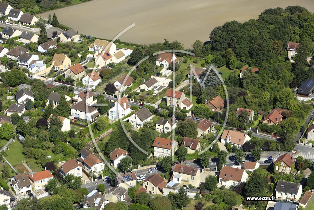 Photo arienne de Mry-sur-Oise (le Bois du Dfal)