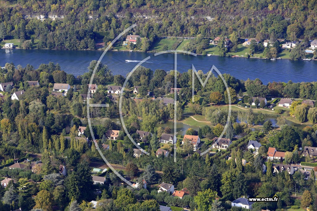 Photo arienne de Saint-Fargeau-Ponthierry (les Lacs de la Guiche)