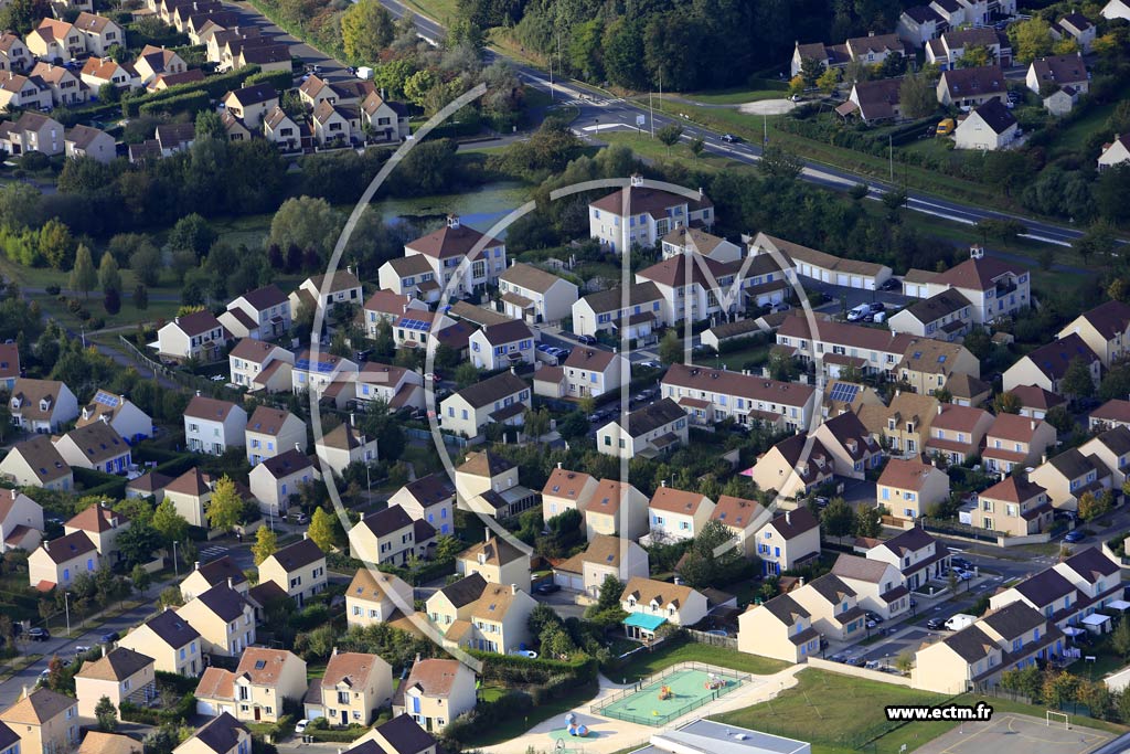 Photo arienne de Savigny-le-Temple (le Bourg)