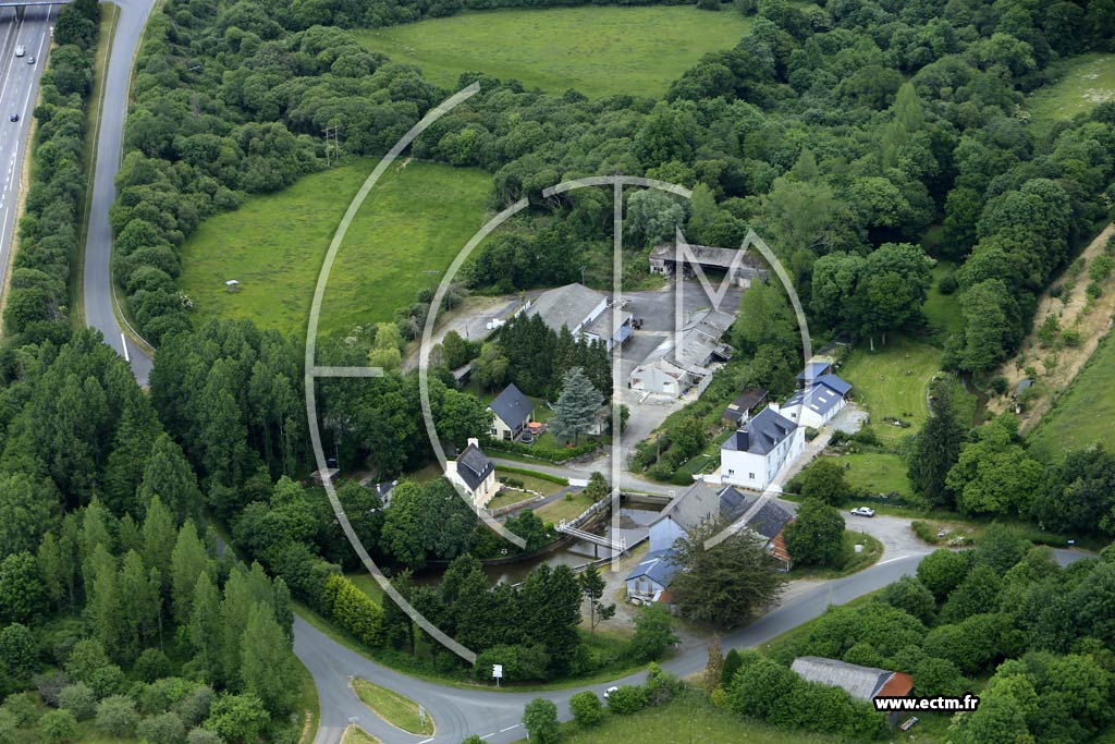 Photo arienne de Pont-de-Buis-ls-Quimerch (le Moulin de Kergaric)