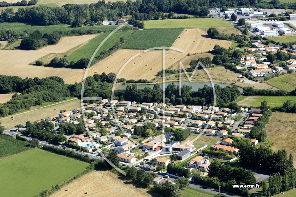 Photo arienne de L'Aiguillon-sur-Vie (le Priot)