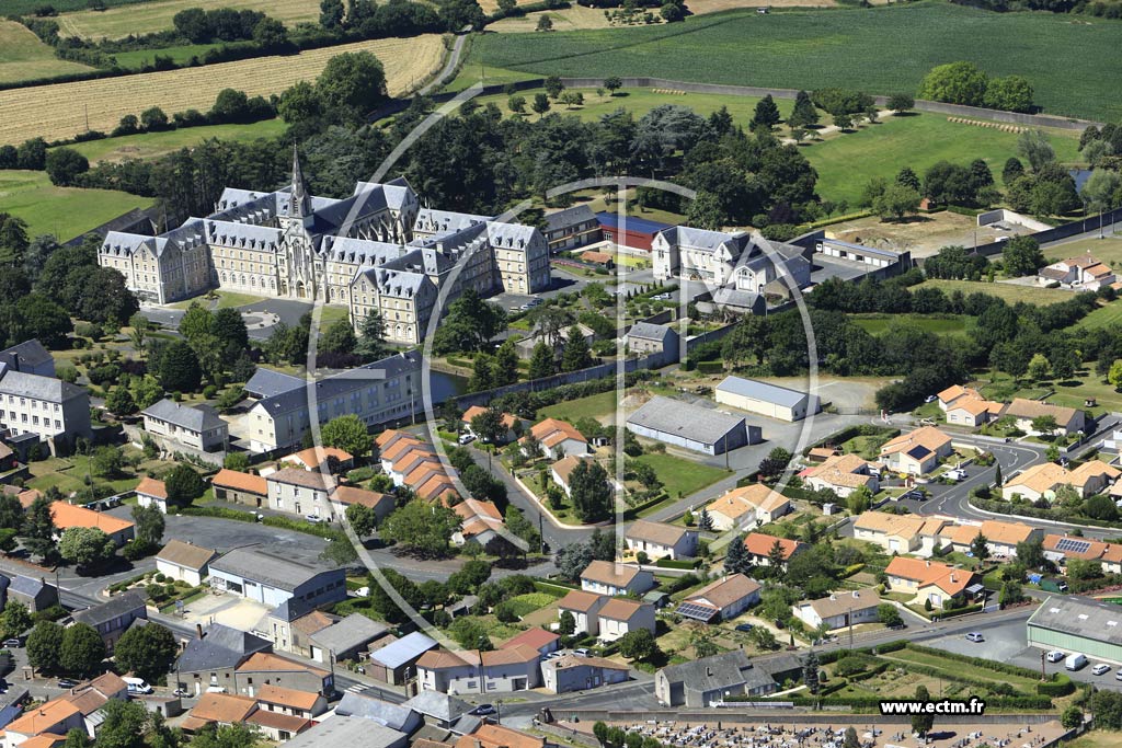 Photo arienne de La Salle-de-Vihiers