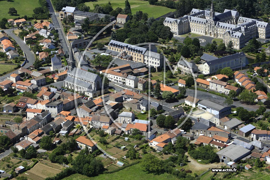 Photo arienne de La Salle-de-Vihiers